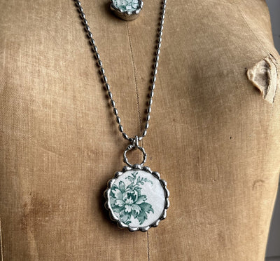 BROKEN CHINA PENDANT NECKLACES (2 OPTIONS)